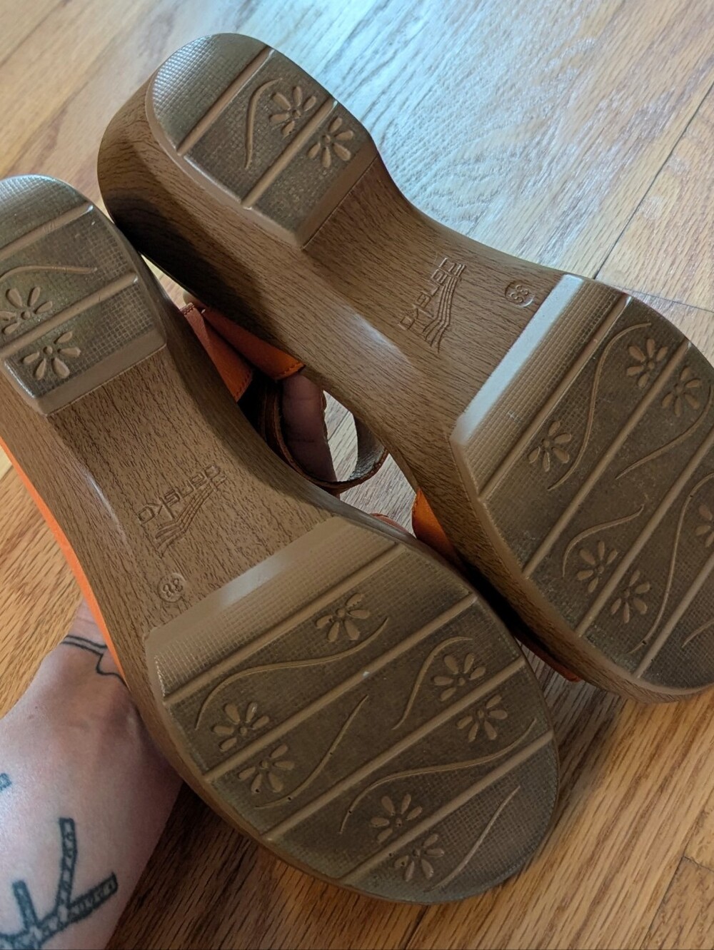 Dansko Sandals Orange w/ Wedge Heels size EU 38 / US 7.5/8 - Picture 5 of 7